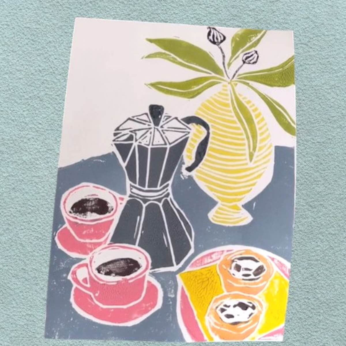 Linogravura com um desenho de café e pastéis de nata